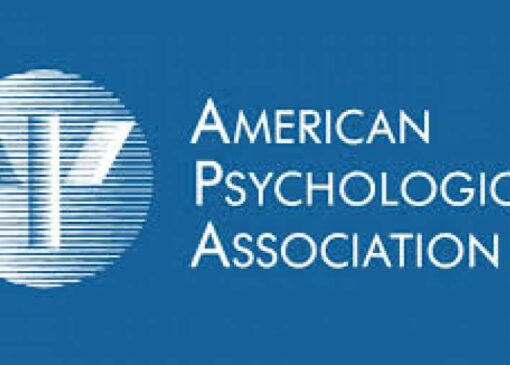 درج عنوان عضویت در انجمن روان‌شناسی آمریکا کلاهبرداری است