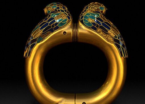 دستبند زرین هخامنشی با اردک‌های نشسته