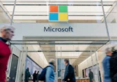مایکروسافت با استفاده از هوش مصنوعی و اخراج کارمندان ۵۰۰ میلیون دلار صرفه‌جویی کرده است