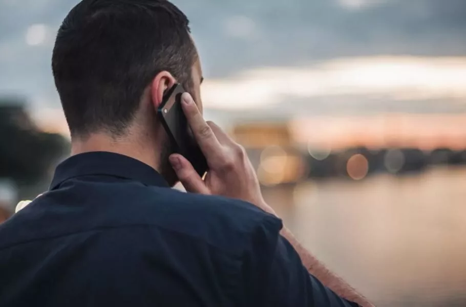 محققان مکالمات تلفنی را از طریق لرزشهای نامحسوس گوشی شنود کردند محققان مکالمات تلفنی را از طریق لرزشهای نامحسوس گوشی شنود کردند