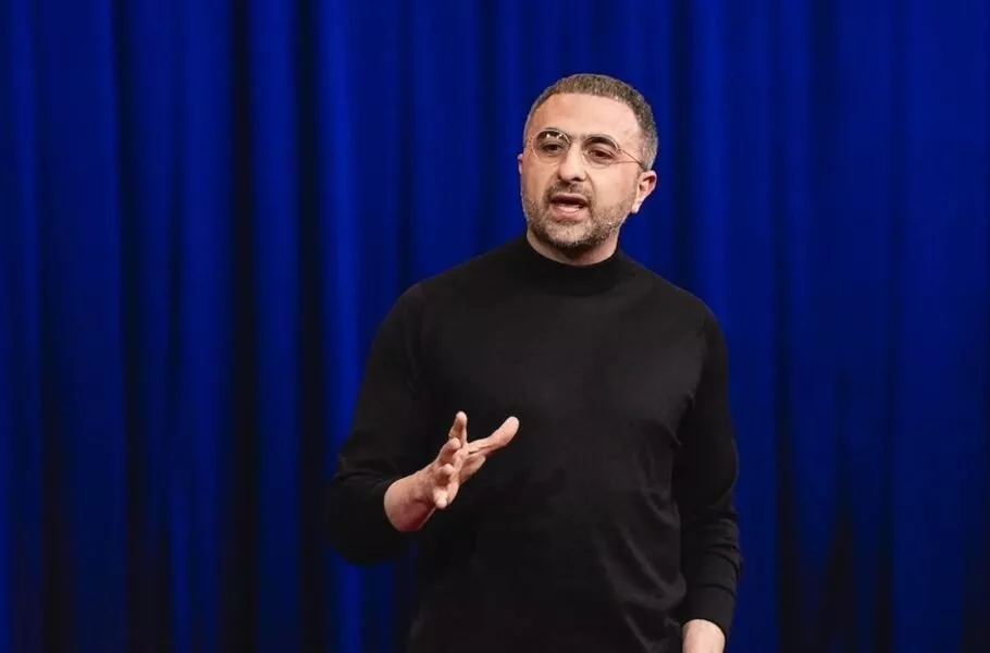 مدیرعامل هوش مصنوعی مایکروسافت درباره خودآگاهی تقلبی هوش مصنوعی هشدار می‌دهد