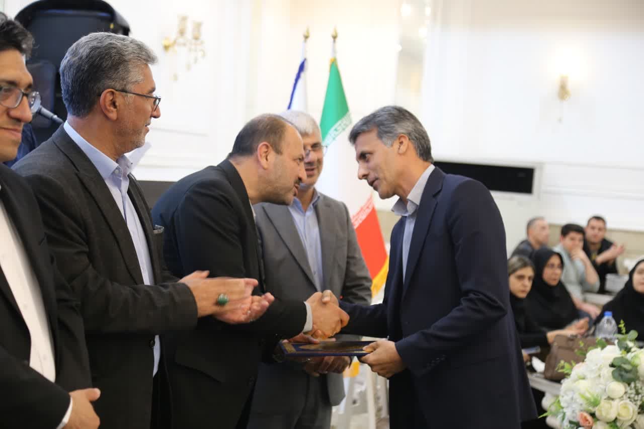 مراسم بزرگداشت روز استاد و تجلیل از مقام معلم در دانشگاه علوم پزشکی گلستان برگزار شد.‌