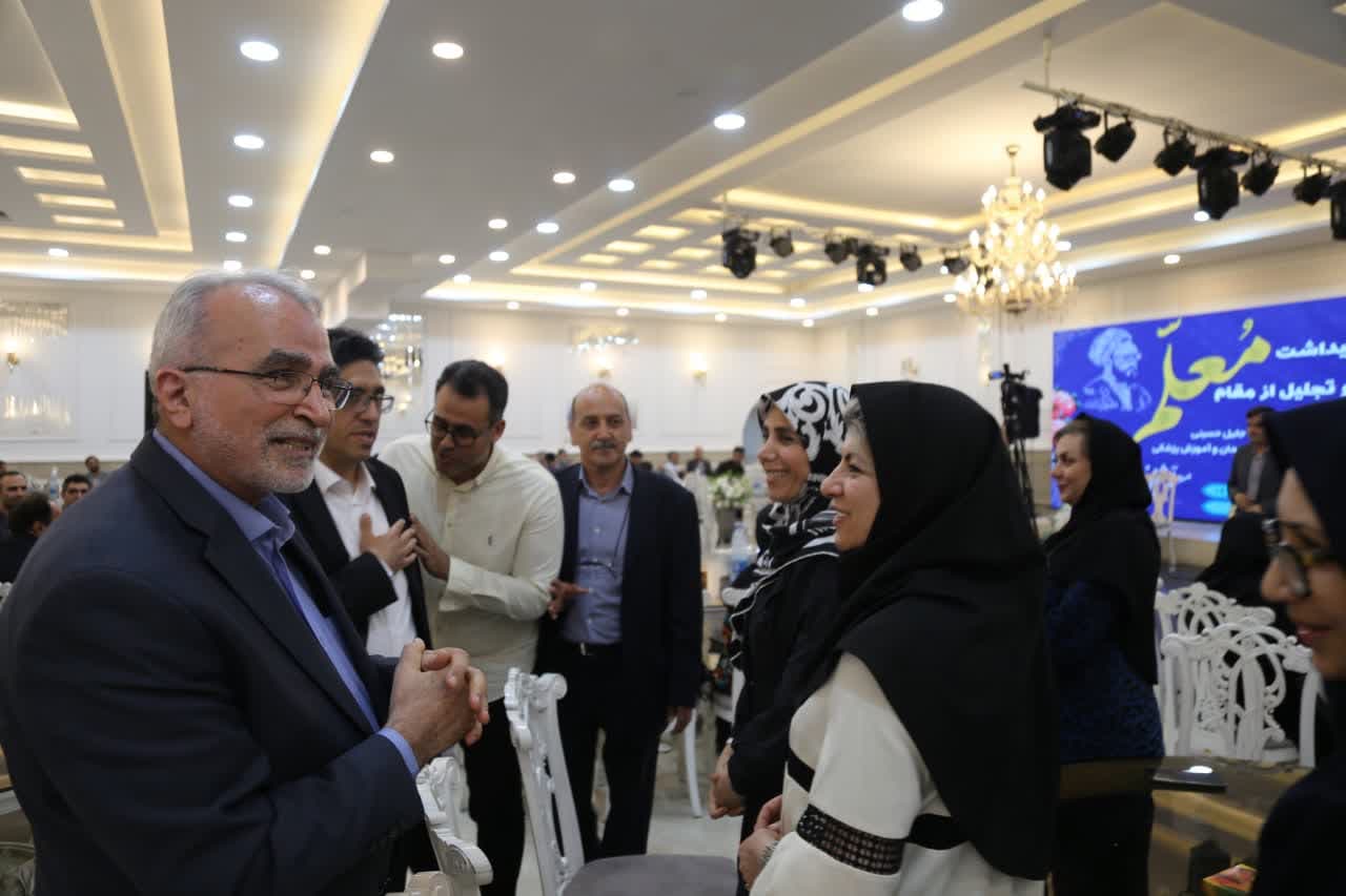 مراسم بزرگداشت روز استاد و تجلیل از مقام معلم در دانشگاه علوم پزشکی گلستان برگزار شد.‌