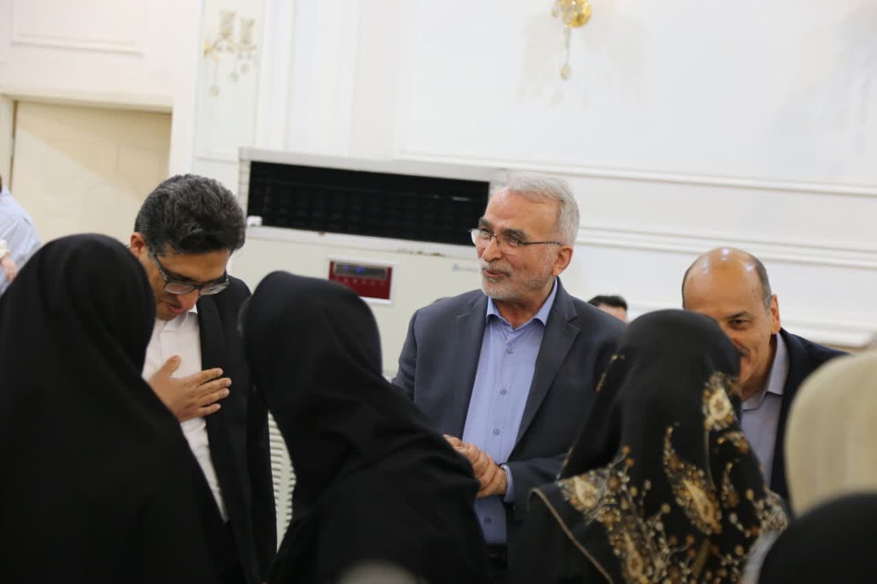 مراسم بزرگداشت روز استاد و تجلیل از مقام معلم در دانشگاه علوم پزشکی گلستان برگزار شد.‌