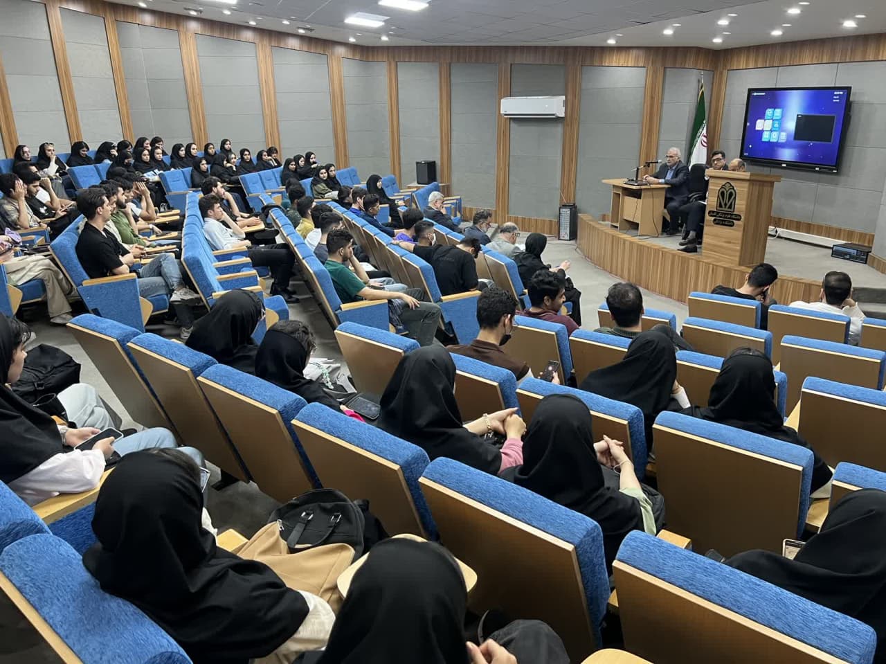 نشست صریح دانشجویان علوم پزشکی گلستان با معاون آموزشی وزارت بهداشت؛ از چالش افزایش ظرفیت دانشجویان ‌پزشکی تا کمبود بودجه و زیرساخت