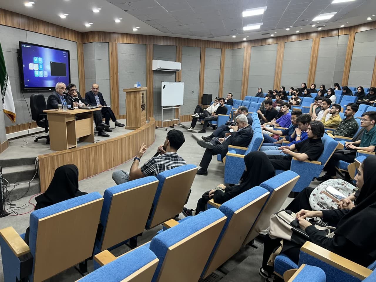 نشست صریح دانشجویان علوم پزشکی گلستان با معاون آموزشی وزارت بهداشت؛ از چالش افزایش ظرفیت دانشجویان ‌پزشکی تا کمبود بودجه و زیرساخت