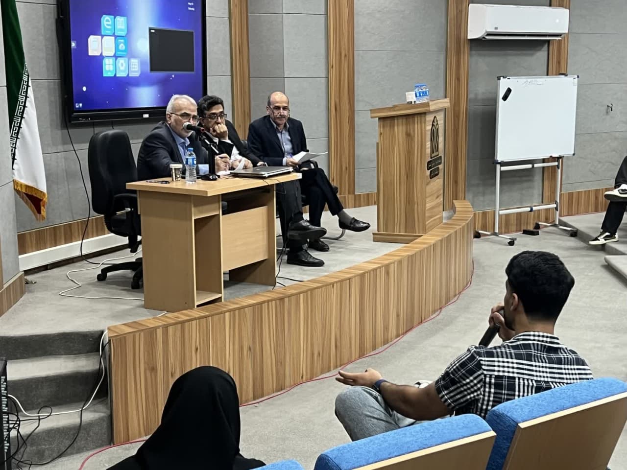 نشست صریح دانشجویان علوم پزشکی گلستان با معاون آموزشی وزارت بهداشت؛ از چالش افزایش ظرفیت دانشجویان ‌پزشکی تا کمبود بودجه و زیرساخت