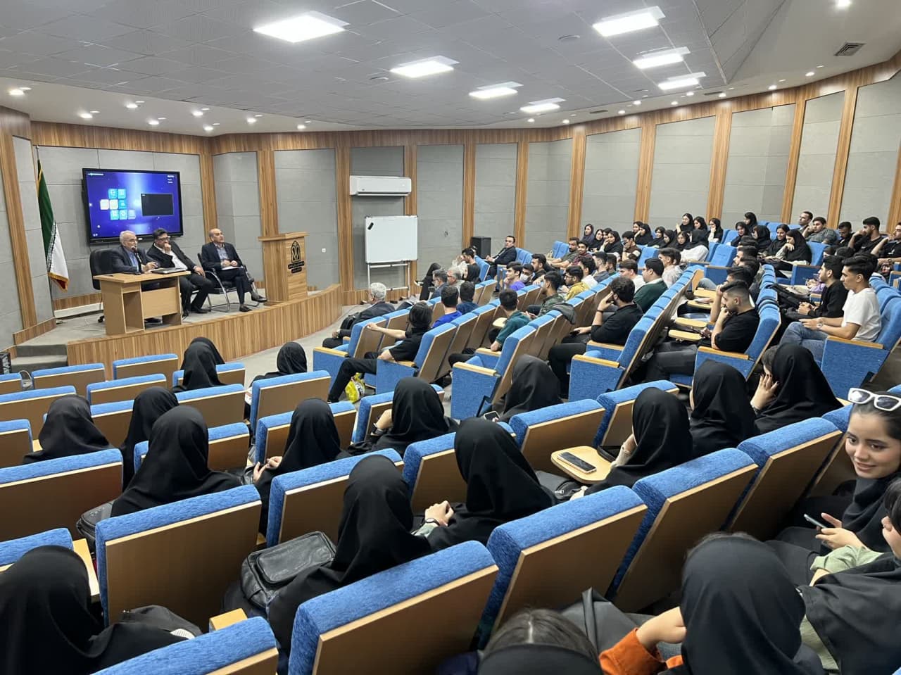 نشست صریح دانشجویان علوم پزشکی گلستان با معاون آموزشی وزارت بهداشت؛ از چالش افزایش ظرفیت دانشجویان ‌پزشکی تا کمبود بودجه و زیرساخت