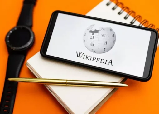 ویکی‌پدیا نمایش خلاصه‌های هوش مصنوعی را پس از نارضایتی شدید ویراستاران متوقف کرد