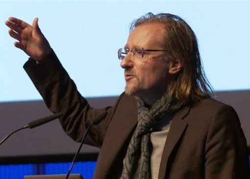 از الگوریتم‌ها تا هوش مصنوعی: چگونه هنر دیجیتال یاد گرفت فکر کند