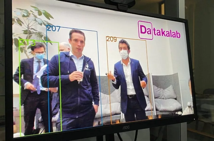 اپل با هدف توسعه هوش مصنوعی در آیفون، استارتاپ فرانسوی Datakaleb را تصاحب کرد اپل با هدف توسعه هوش مصنوعی در آیفون، استارتاپ فرانسوی Datakaleb را تصاحب کرد