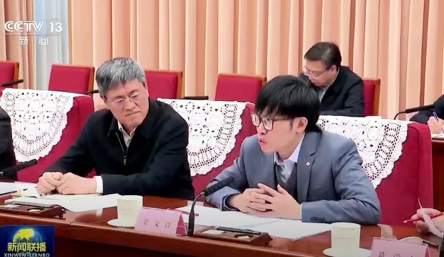 بنیانگذار هوش مصنوعی DeepSeek در آستانه تبدیلشدن به قهرمان ملی مردم چین بنیانگذار هوش مصنوعی DeepSeek در آستانه تبدیلشدن به قهرمان ملی مردم چین