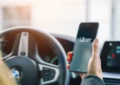 دستیار هوش مصنوعی اوبر به سؤالات رانندگان درباره خودروهای برقی پاسخ می‌دهد