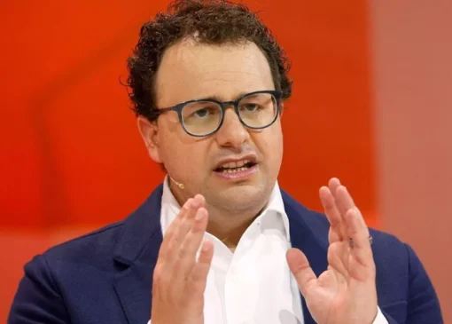 مدیرعامل آنتروپیک: هوش مصنوعی می‌تواند 50 درصد از مشاغل دفتری ابتدایی را از بین ببرد