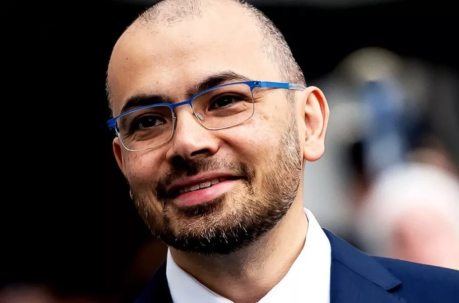 مدیرعامل DeepMind گوگل مسیر رسیدن چتباتها به هوش جامع مصنوعی را تشریح کرد مدیرعامل DeepMind گوگل مسیر رسیدن چتباتها به هوش جامع مصنوعی را تشریح کرد