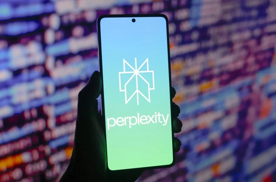 هوش مصنوعی پرپلکسیتی احتمالاً دستیار پیشفرض سری گلکسی S26 میشود هوش مصنوعی پرپلکسیتی احتمالاً دستیار پیشفرض سری گلکسی S26 میشود