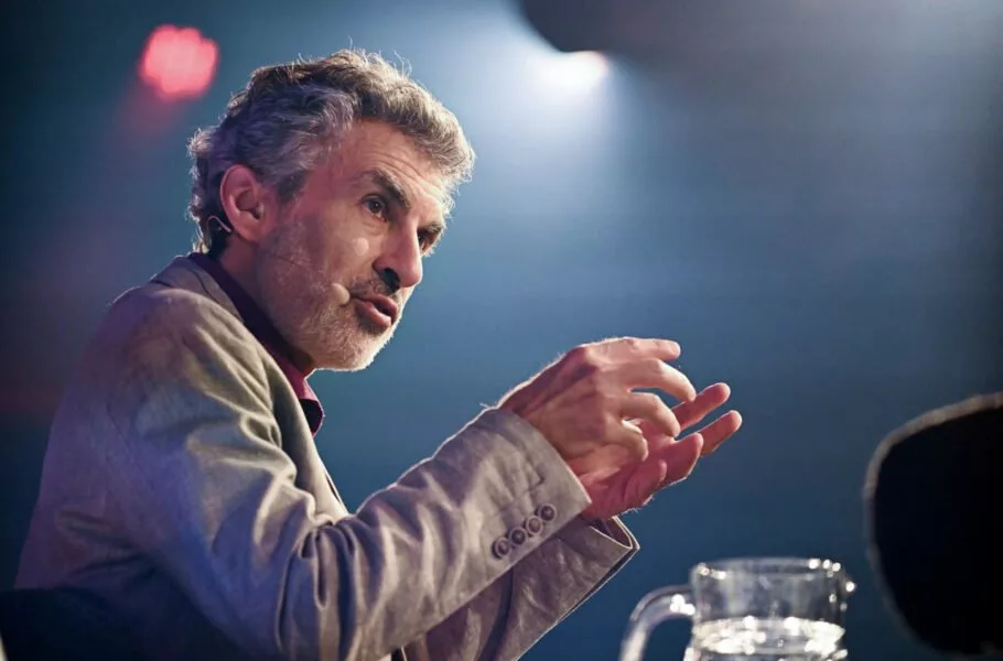 پدرخوانده هوش مصنوعی: سیستم‌های فعلی به‌سمت فریب‌کاری استراتژیک حرکت می‌کنند