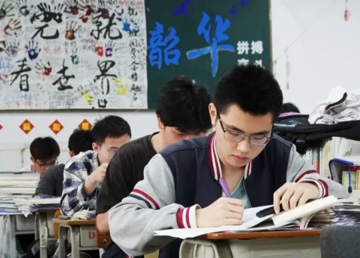 چین طی آزمون ورودی دانشگاه‌ها ابزارهای هوش مصنوعی را غیرفعال کرد