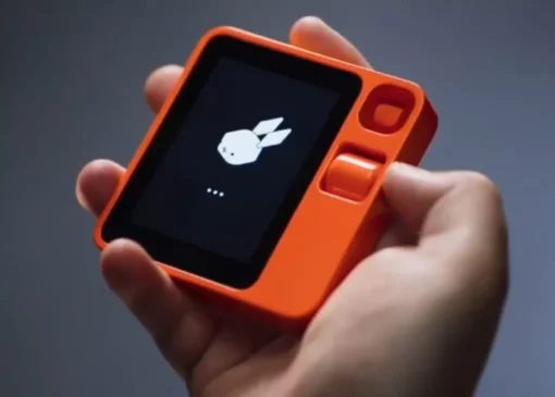 گجت Rabbit R1 معرفی شد؛ یک دستیار هوش مصنوعی برای استفاده از همه اپلیکیشن‌ها