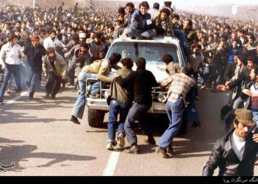 75درصد از اسناد انقلاب پنهان است