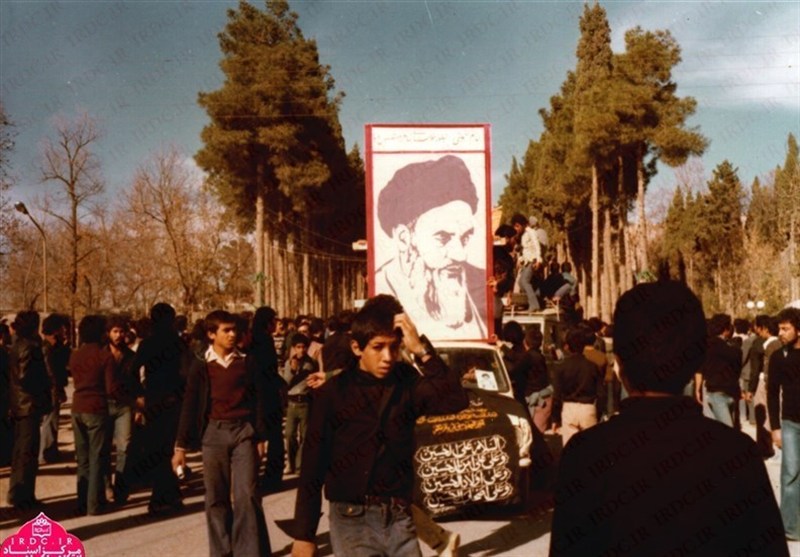 آزادی و استقلال ملی کشور در گروی آموزههای قرآن است آزادی و استقلال ملی کشور در گروی آموزههای قرآن است