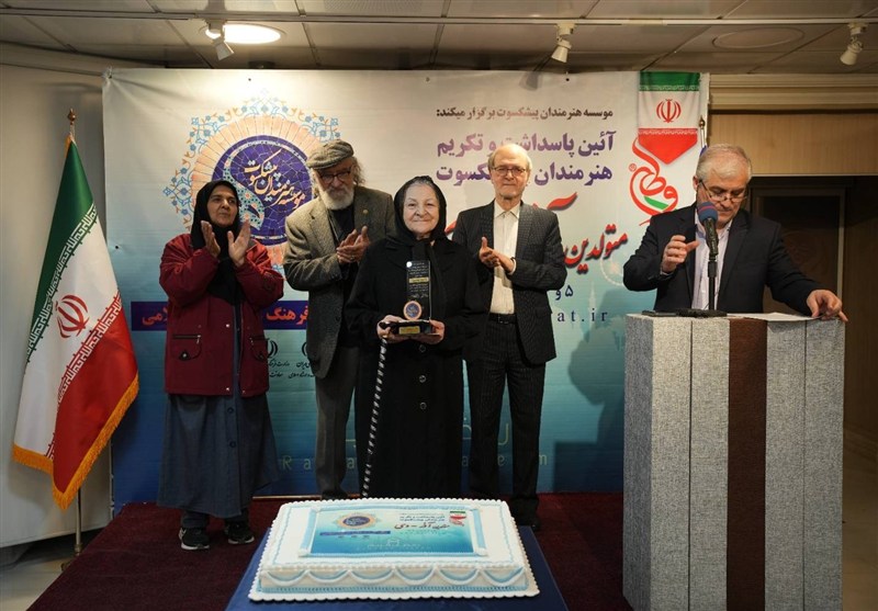 ارجمند: ایران با هزاران سال تمدن هرگز تسلیم نمیشود هنرمندان , داریوش ارجمند ,