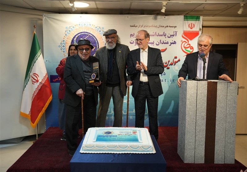 ارجمند: ایران با هزاران سال تمدن هرگز تسلیم نمیشود هنرمندان , داریوش ارجمند ,