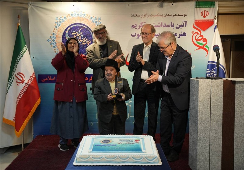 ارجمند: ایران با هزاران سال تمدن هرگز تسلیم نمیشود هنرمندان , داریوش ارجمند ,