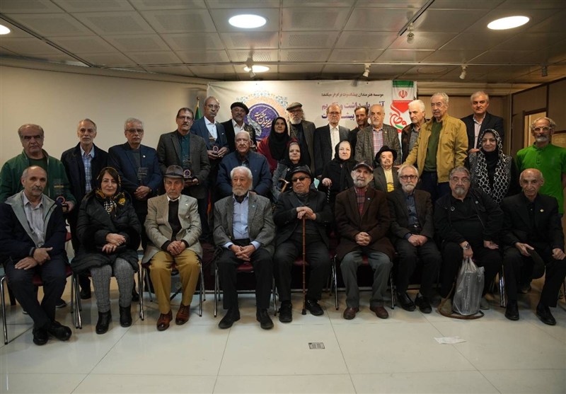 ارجمند: ایران با هزاران سال تمدن هرگز تسلیم نمیشود هنرمندان , داریوش ارجمند ,