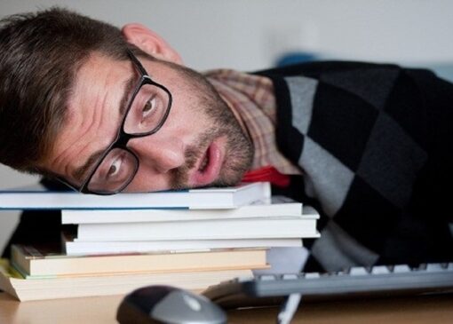 اگر اهمال کارید خودتان را سرزنش نکنید؛ این یک سیگنال از مغز شماست/ راهکار مبارزه با اهمال کاری