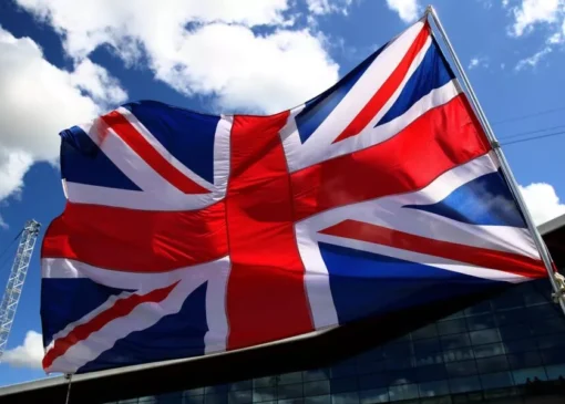 بریتانیا چت‌بات‌های هوش مصنوعی را مشمول قوانین ایمنی آنلاین می‌کند