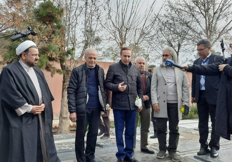 جشنواره موسیقی فجر با گلباران مزار هنرمندان آغاز شد