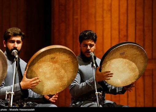 دف نوازان کردستان شب آئین هنر و موسیقی را آغاز کردند
