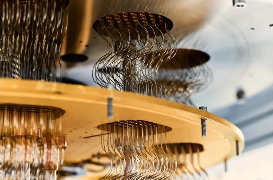 نگاهی به آزمایشگاه کوانتومی گوگل؛ خانه قدرتمندترین کامپیوتر جهان نگاهی به آزمایشگاه کوانتومی گوگل؛ خانه قدرتمندترین کامپیوتر جهان