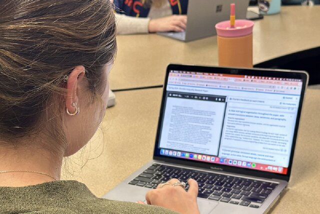 هوش مصنوعی، معلم انشاء دانشجویان می‌شود