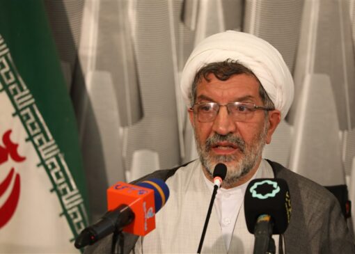 وقتی جامعه از وحی فاصله می‌گیرد، عقل به اسارت سیاست درمی‌آید