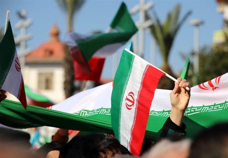 چرا با وجودِ نقد، هنوز پای این «نظام» ایستاده‌ایم؟