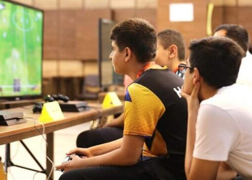 گروه همسالان؛ سکوی خودشناسی یا تهدیدی برای مبارزه با والدین؟