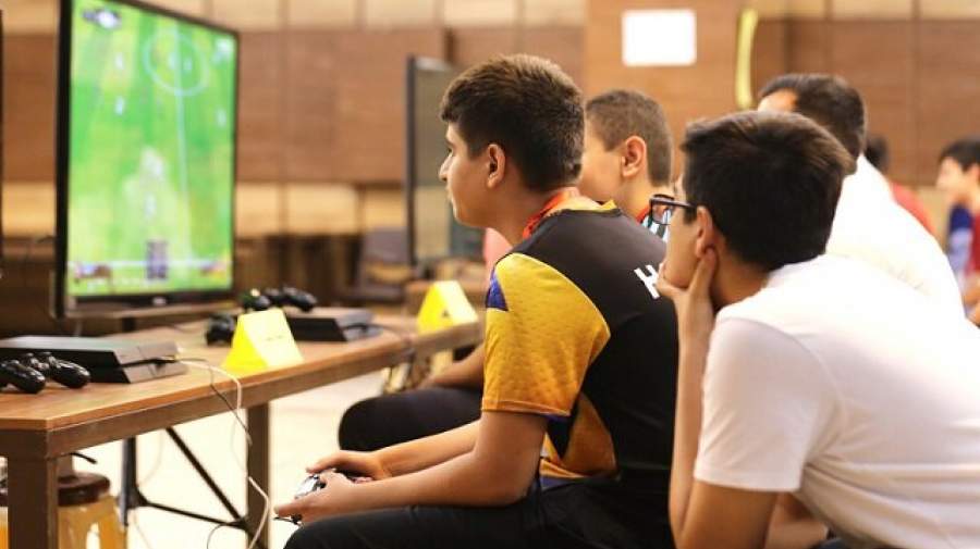 گروه همسالان؛ سکوی خودشناسی یا تهدیدی برای مبارزه با والدین؟ گروه همسالان؛ سکوی خودشناسی یا تهدیدی برای مبارزه با والدین؟