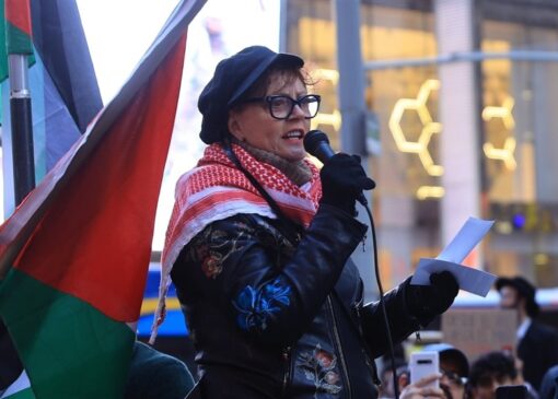 بازیگر هالیوودی: حمله به ایران را متوقف کنید