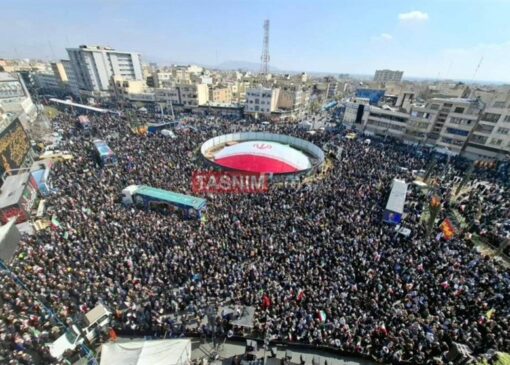 تشییع حماسی شهیدان لاریجانی، سلیمانی و دریادلان ناو دنا