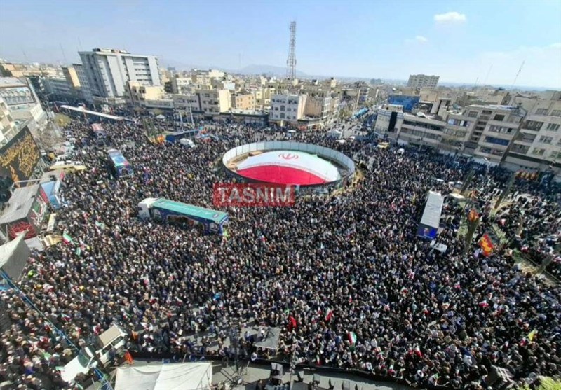 تشییع حماسی شهیدان لاریجانی، سلیمانی و دریادلان ناو دنا