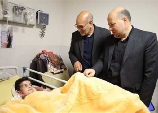 عیادت معاون وزیر از دانش آموزان مجروح مدرسه میناب