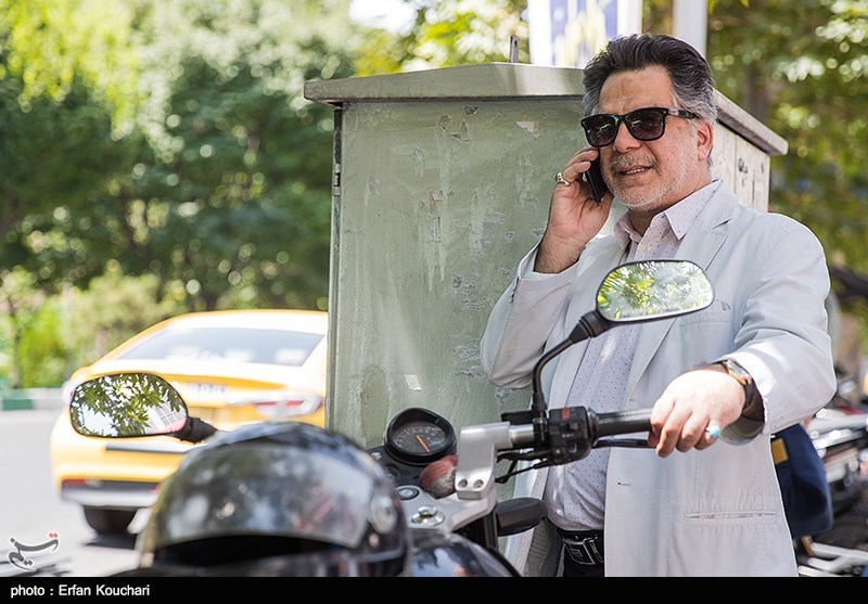 محمدحسین فرح‌بخش: ملت ما ایستاده است