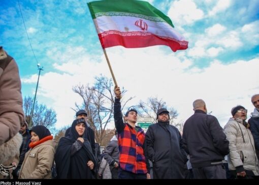 هنرمندان پای کار ایران