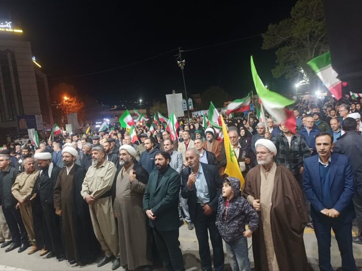 استمرار تجمع شبانه سنندجی‌ها با فریادهای مرگ بر آمریکا در حمایت از وطن