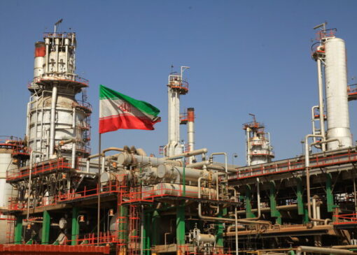 افزایش قیمت نفت ایران به ۹۹ دلار در بازار جهانی