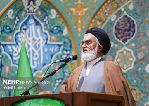 امام جمعه قم: حقوق ملت ایران قابل معامله و چانه‌زنی نیست