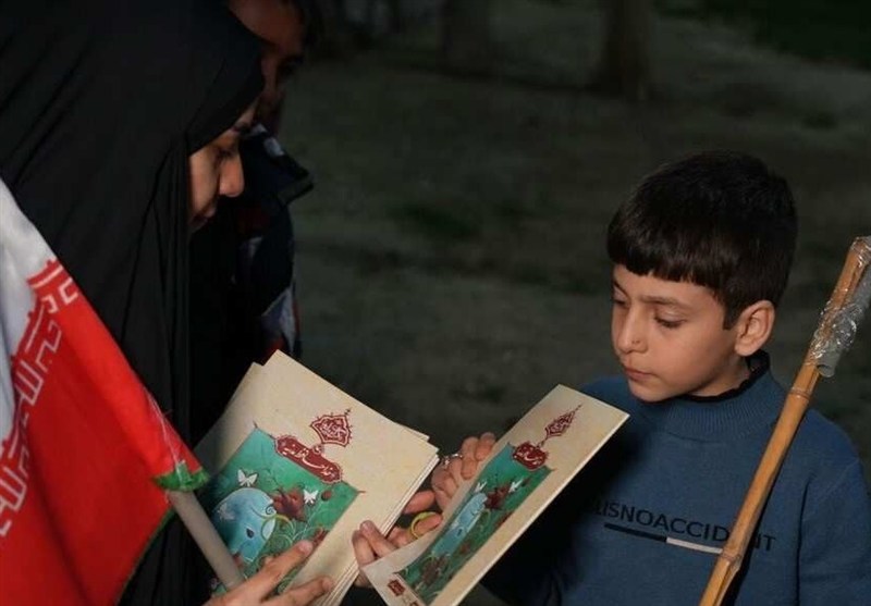 اهدای بسته فرهنگی کانون پرورش فکری به کودکان آسیب‌دیده از جنگ