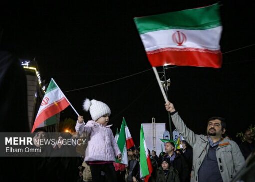 ایستادگی مردم بویین زهرا در شب پنجاه و ششم